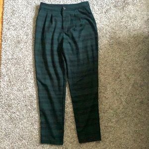 FOREVER 21 The Ella Woven Trousers Dark Green/Black Plaid Pleated Size M.